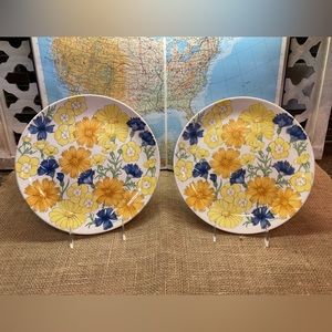 Ernestine Cannon Salerno Italy 2 Dinner Plates. MCM. Daisy pattern